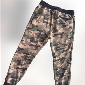 GUESS?  LOS ANGELES- MEDIUM SIZE UNISEX CAMOUFLAGE SWEATPANTS.